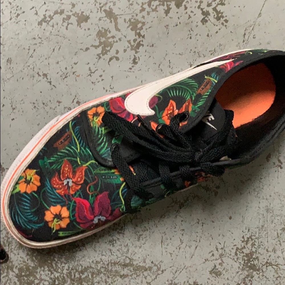 Shoes - Picture 2 of 3